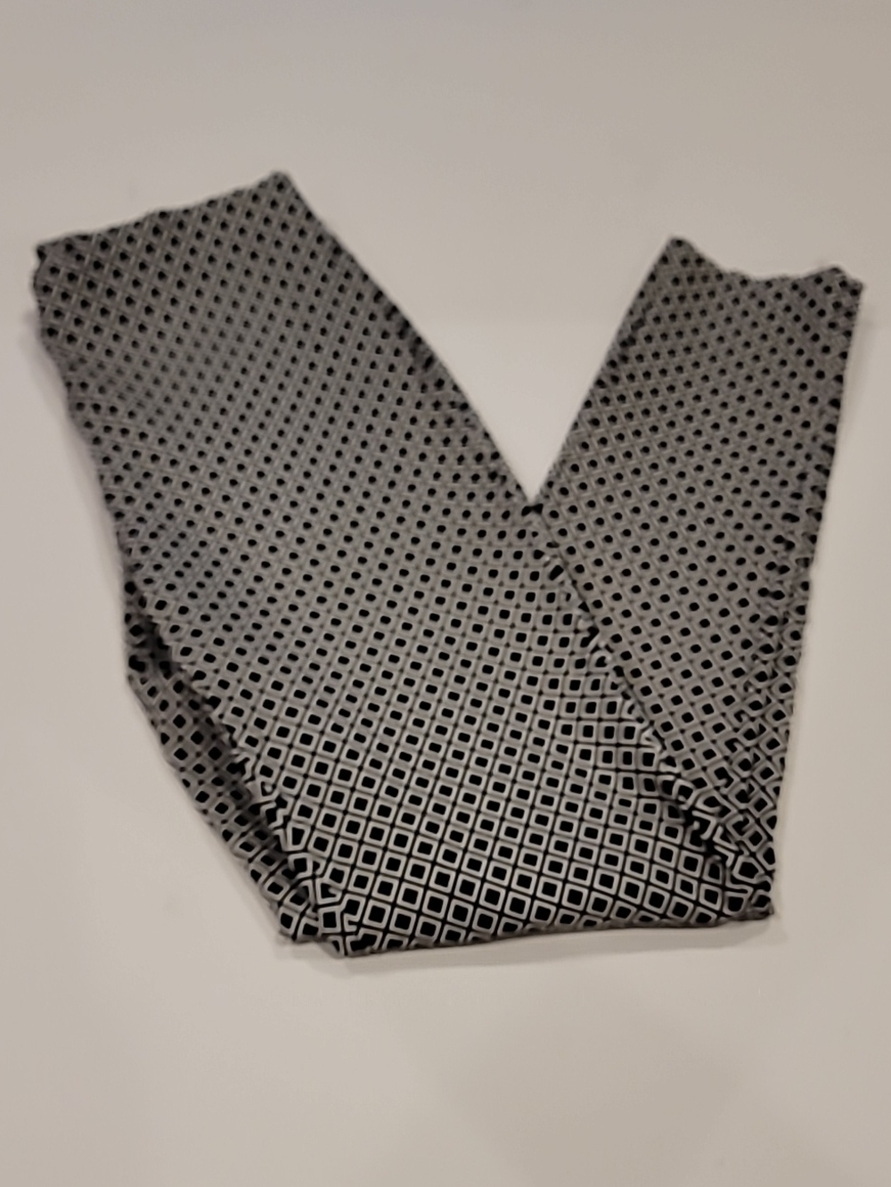MICHAEL Michael Kors Black & White Geo-Print Woven Leggings - Picture 4 of 9